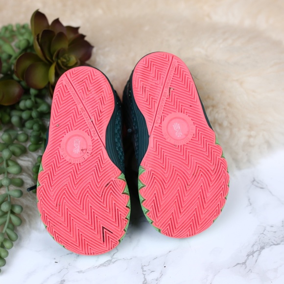 Nike #2 Kyrie Irving Green Sneakers - Picture 5 of 5